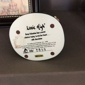 Lizzie High Collection: Betsy Valentine has a secret admirer.